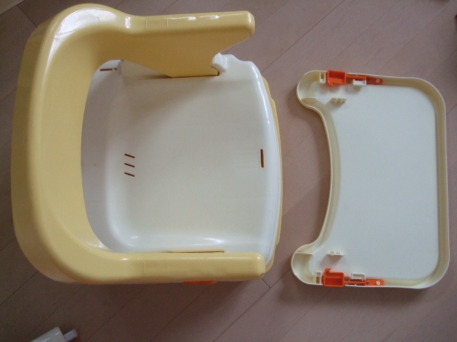 Ghế ăn bột cho bé Richell RC93068 hình 4