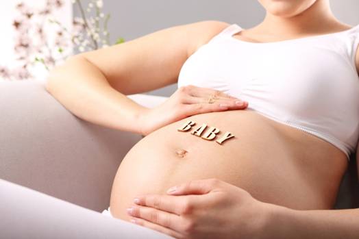Em bé trong bụng mẹ có thể thở không?