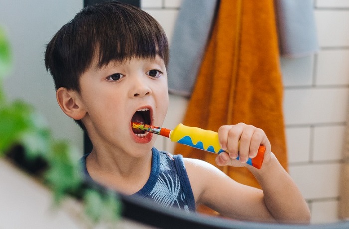Tìm hiểu bàn chải đánh răng chạy Pin giúp bé tập đánh răng